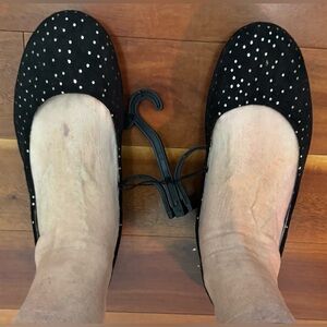 NWOT Size 9 black with golf dots fabric shoes